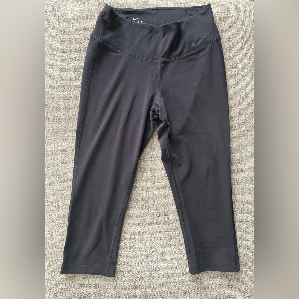 Nike Women’s Dry-Fit Cropped Leggings Small